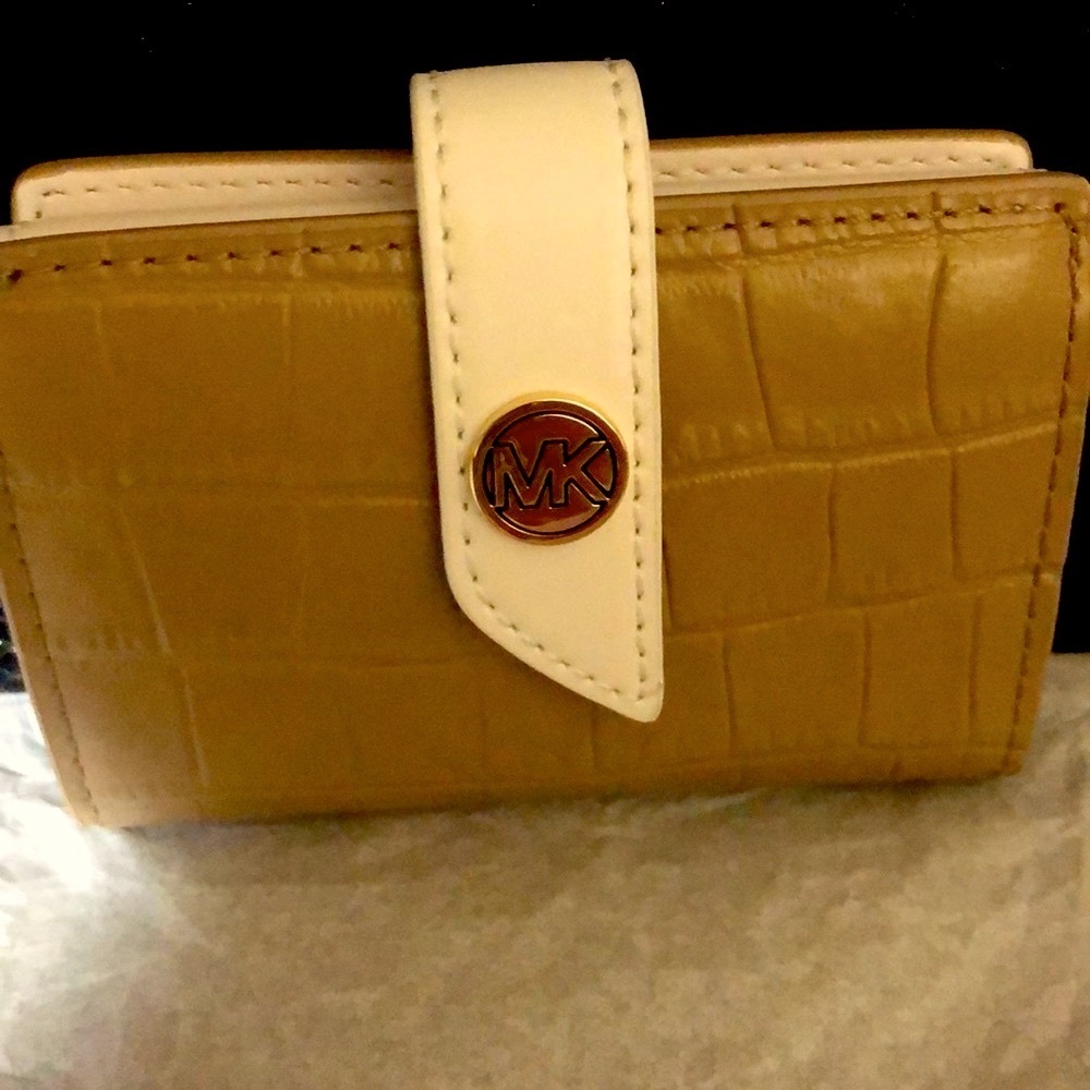 MICHAEL KORS SMALL TAB CARD CASE EMBOSSED LEATHER